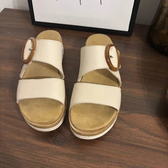 Remonte Jocelyn Slide in Copper - Picture 3 of 10